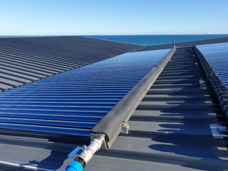 Vaccuum tube and heatpump hybrid plant for underfloor heating