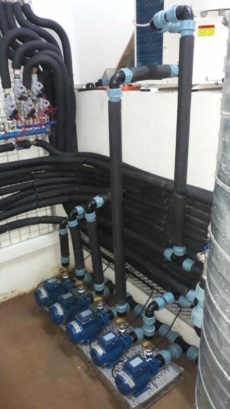 Vaccuum tube and heatpump hybrid plant for underfloor heating